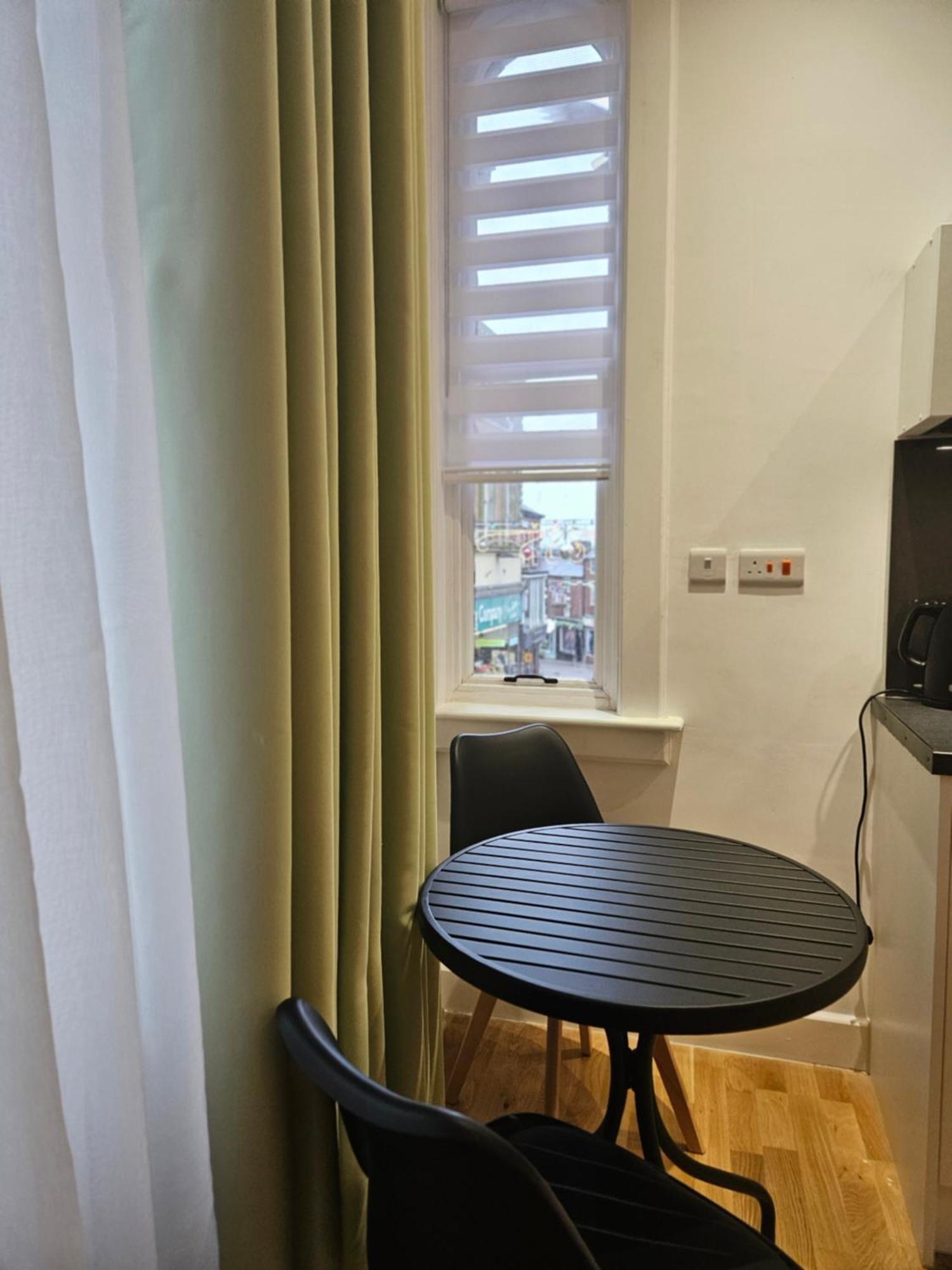 Central Chambers Suites - Suite 1 Leek Zewnętrze zdjęcie