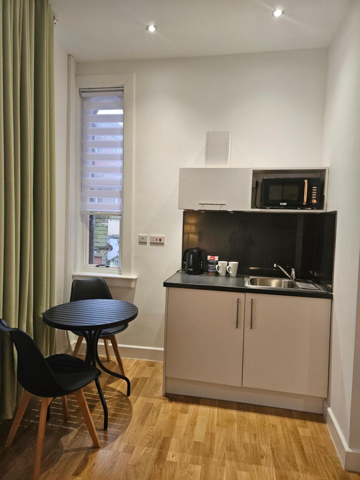 Central Chambers Suites - Suite 1 Leek Zewnętrze zdjęcie