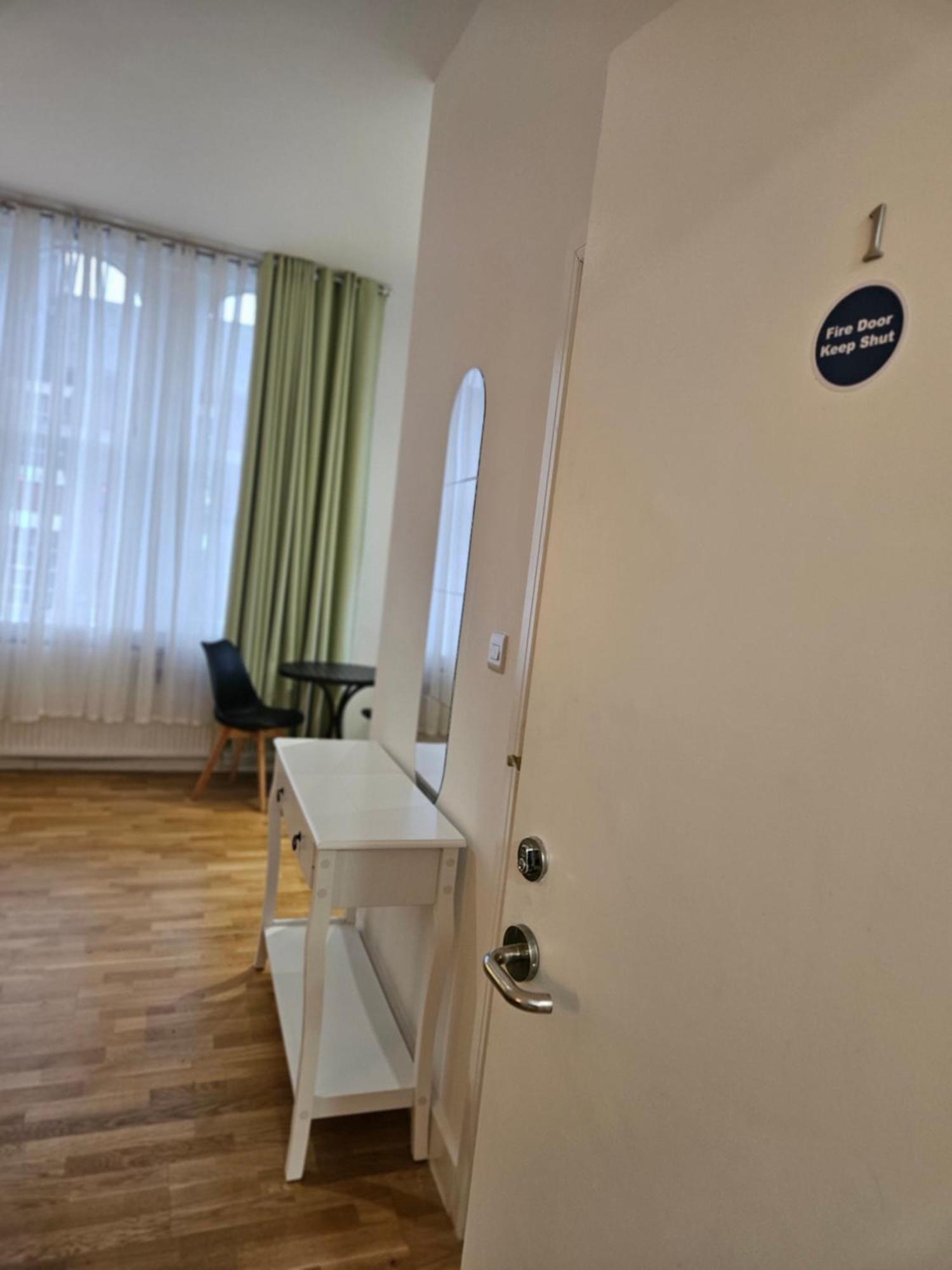 Central Chambers Suites - Suite 1 Leek Zewnętrze zdjęcie